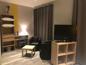 Hotel De L'abbaye in Cluny - Dining Options and Culinary Highlights