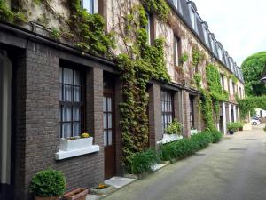 Hotel De Normandie - Nearby Attractions and Activities