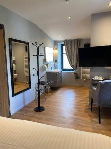 Hotel La Vinaigrerie LOGIS - Booking Information