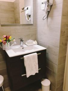 Hotel Le Dauphin - Room Features and Comfort