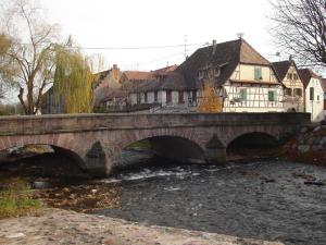 Hotel Relais D'issenheim Host Table - Check-in and Check-out Guidelines