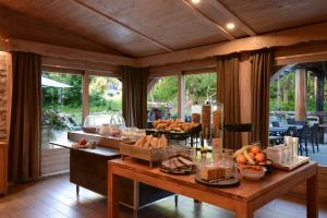 Hotel & Restaurant Les Escondus - Room Types and Features