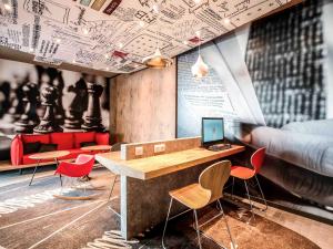 Ibis Niort East Mendes France - Pet Policy