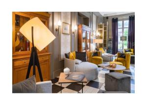 Joinville Domain - Dining Options and Amenities