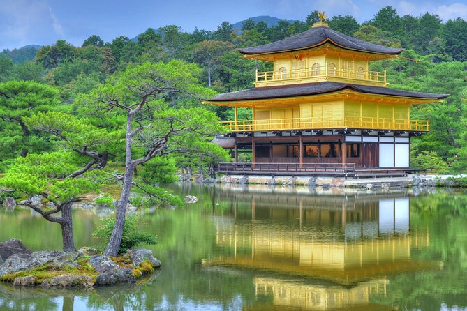 Kyoto Bus Tour: Arashiyama, Kinkaku-ji, Fushimiinari Shrine 【BF】 - Visiting Kinkaku-ji