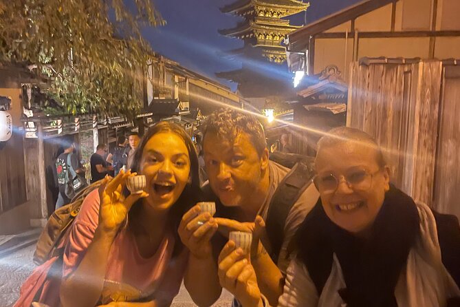 Kyoto Night Walking Tour With a Licensed Local Guide - Admiring the Iconic Kiyomizudera Temple at Dusk