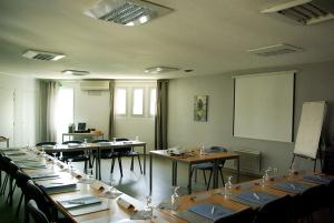 Kyriad Limoges Sud - Feytiat - Room Types and Features