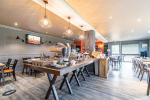 KYRIAD ROUEN NORTH - Mont Saint Aignan - Amenities and Services