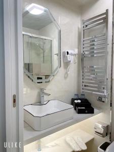 KYRIAD ROUEN SUD - Sotteville Les ROUEN - Dining and Nearby Amenities