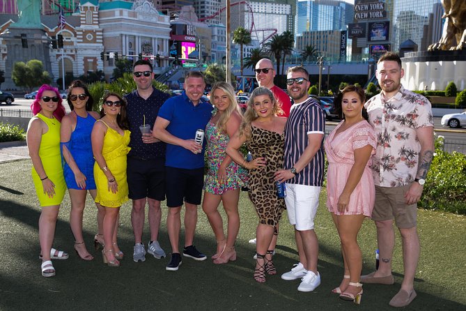 Las Vegas Photo Tour by Luxurious Vehicle - Refreshments and Amenities