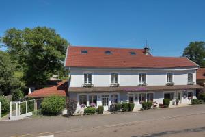 Logis Burnel and The Key to the Fields - Family and Pet-Friendly Policies