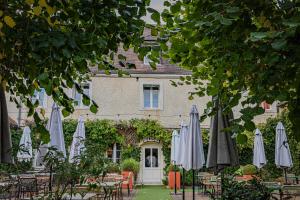 Logis Hostellerie Des Clos and Restaurant Bistrot Des Grands Crus - Wine Selection and Pairing