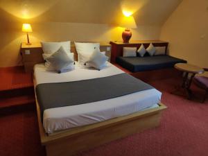 Logis Hotel Calisola Besançon - Evening Stopover - Dining Experience