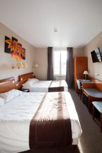 Logis Hotel Des Bourbons - Location and Accessibility