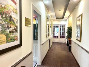Logis Hotel Des Messageries - Family and Pet Policies