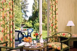 Logis Hotel Du Pont Neuf - Amenities and Facilities