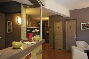 Logis Hôtel Le Mas De Jossyl - Room Features and Comfort