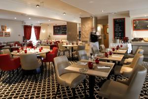 Logis Hotel L'orée De Chartres - Barjouville - Guest Feedback and Ratings