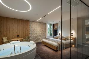 Logis Hôtel Parenthèse, Restaurant & Spa - Policies and Additional Information