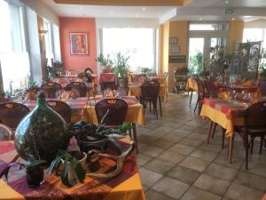 Logis Hôtel - Restaurant Aux Bruyères - Activities and Services