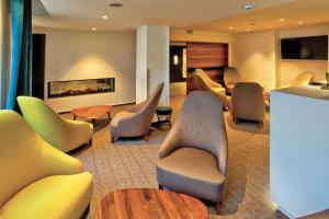 Logis Hotel Restaurant Spa Beau Site - Outdoor Swimming Pool Features