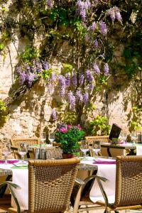 Logis - Hotel Restaurant The Ecu De France - Amenities and Services Offered