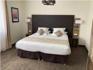 Logis Hôtel & Restaurant - The White Sheep - Guest Reviews and Ratings