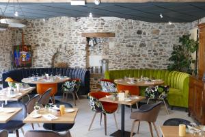 Logis Hotels Le Champalud Restaurant La Citadelle - Dining Options