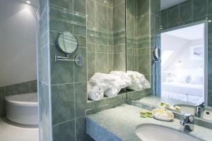 Logis Hotels Restaurant La Mère Hamard - Guest Reviews and Ratings