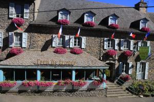 Logis L'Ecu De France - Room Types and Policies