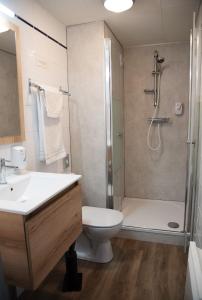 Logis Restaurant & Hotel At the 12 - Superior and Deluxe Room Amenities