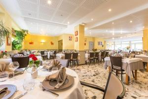 Logis SPA Hotel Restaurant De La Poste - Dining Options