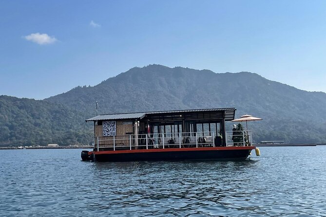 Lunch on Raft-Style Boat HANAIKADA on the West Coast of Miyajima - Recommended Attire and Preparations