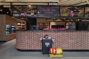 Moxy Amiens - Policies and Booking Information
