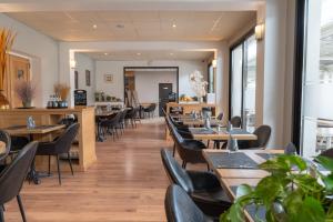 Nacres Hotel - Nearby Attractions and Accessibility