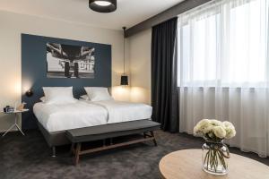 Najeti Hotel Lille North - Transportation and Accessibility