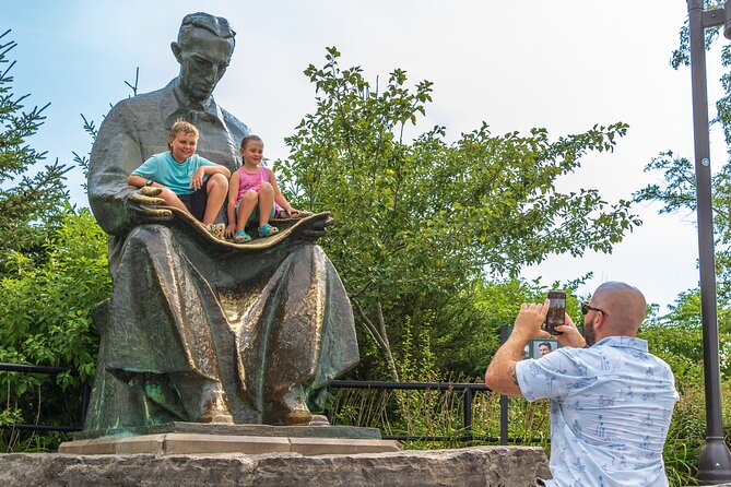 Niagara Falls: USA + Canada Tour With Cave, Boat Ride and Lunch - Tour Experience and Guides
