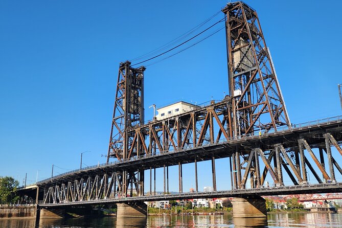 Portlands Ultimate 12 Historic Bridges Scenic Boat Tour - Snacks and Refreshments