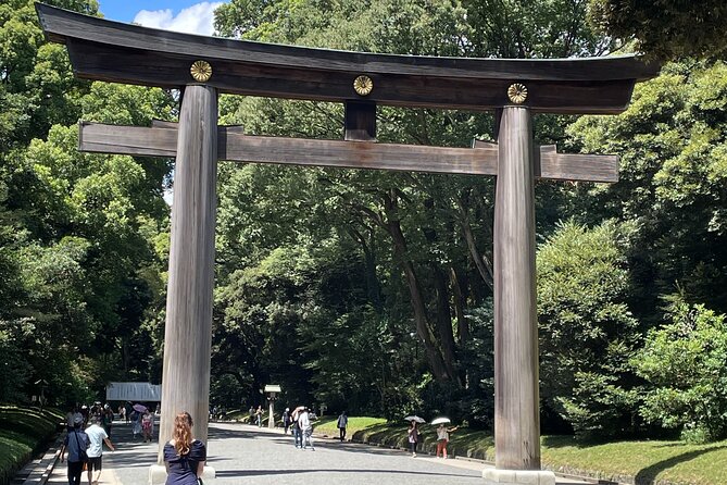 Private Guided Trivia Quest Tour at Harajuku Meiji-jingu - Tour Guides