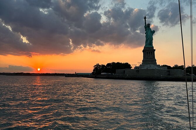 Private Sailboat Guided Tour of New York City - Meeting Location and Logistics