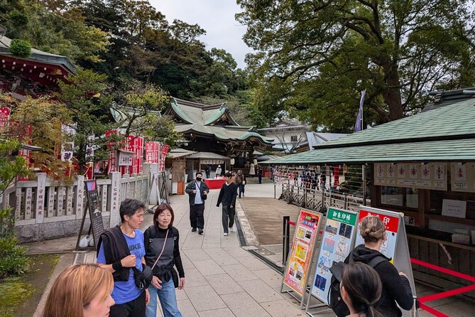 Private Tour to Kamakura and Enoshima in Spanish - Indulge in a Delectable Lunch