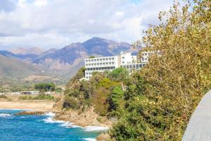 Roc E Mare Hotel - Booking Information and Policies