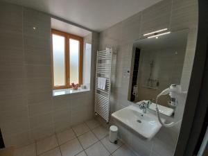 SARL DU PARC Hotel The Trampolines - Ideal for Couples