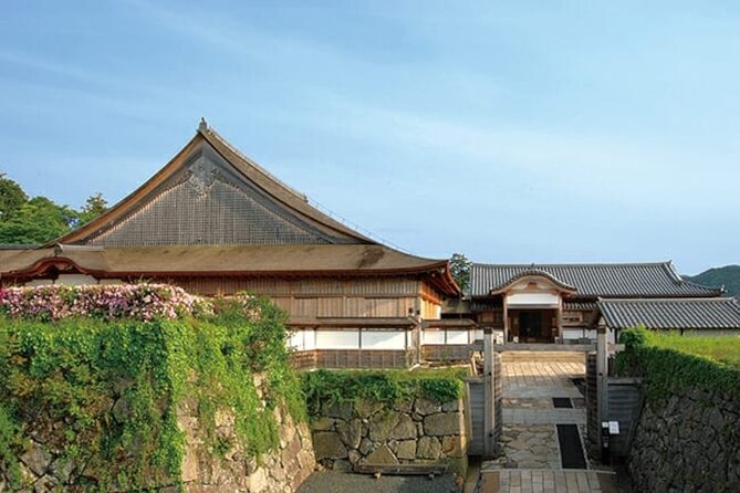Strawberry Picking and Exploring Beautiful City of Tamba Sasayama - Exploring the Majestic Oshoin Hall