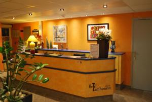 Tambourine Hotel - Location and Accessibility