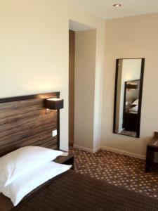 THE ARCADES - On-Site Amenities