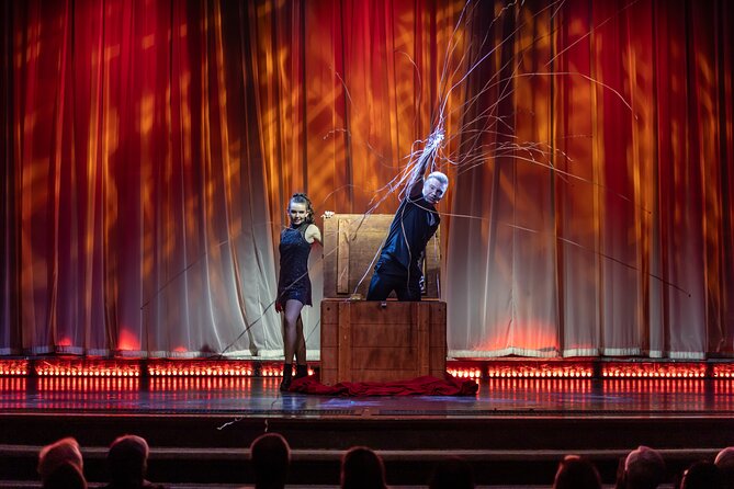 The Cabaret Garry & Janine Magic & Comedy Dinner Show - Similarities to MGM Las Vegas Performances