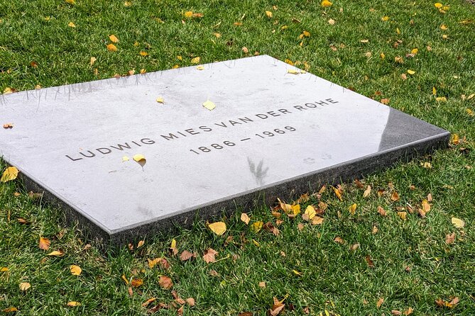 The Deep Pockets Of Graceland Cemetery Walking Tour - Reviews and Ratings From Participants