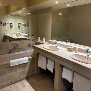 THE GOLDEN SUN - Dining Options at the Hotel