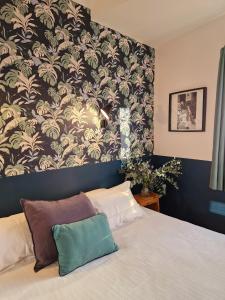 The Laurels - Room Types and Booking Information